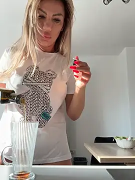 Missolevelvet online show from April 13, 2026, 5:35 am