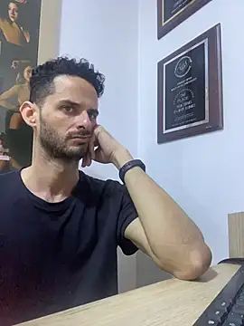 Snapshot of gatoquiles chatting on February 9, 2026, 8:35 pm gatoquiles online show from February 9, 2026, 8:35 pm