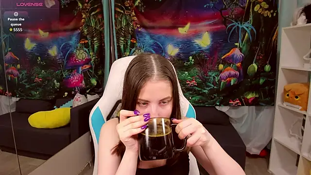 KiraDuvall online show from June 14, 2026, 4:53 pm