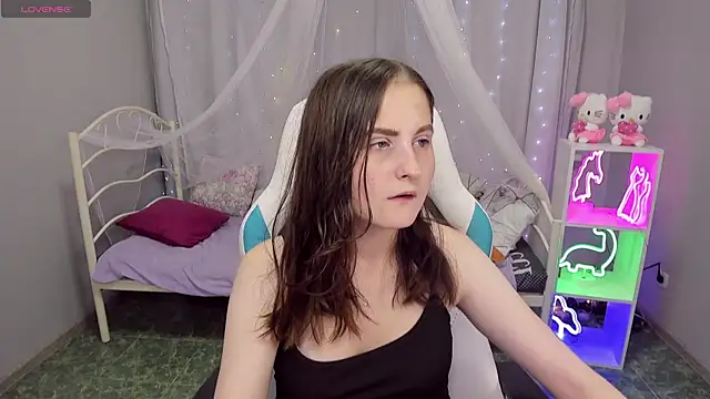 KiraDuvall online show from June 26, 2026, 6:34 pm