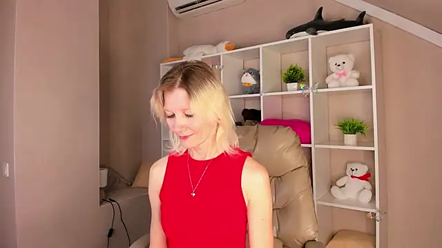 Julie Lucas online show from March 6, 2026, 12:51 am