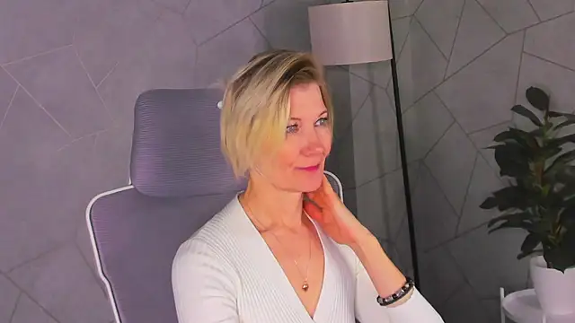 Julie Lucas online show from March 20, 2026, 12:37 am