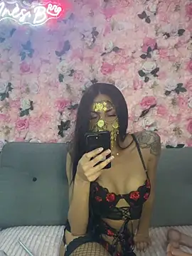 Ines-z online show from April 18, 2026, 10:10 pm