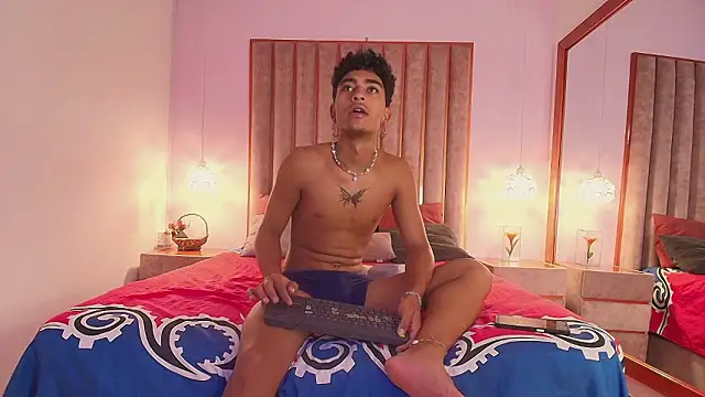 Snapshot of Mike_thomsonn chatting on January 18, 2026, 7:28 pm Mike thomsonn online show from January 18, 2026, 7:28 pm