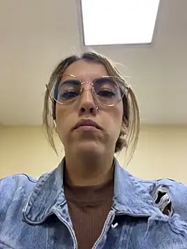 Paulinaa bella online show from February 25, 2026, 11:47 pm