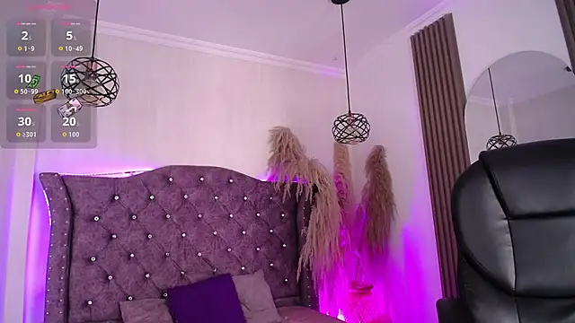 Snapshot of Violet_Collins1 chatting on June 4, 2026, 9:43 pm Violet Collins1 online show from June 4, 2026, 9:43 pm