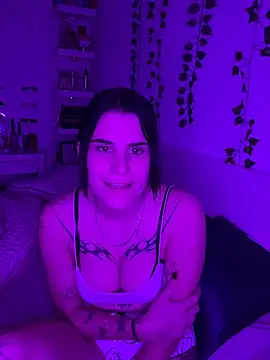 julieeeeee75 online show from January 15, 2026, 9:51 pm