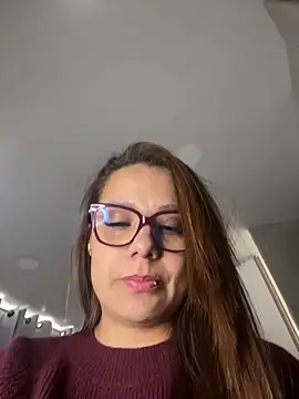 Pretty  Milf online show from May 27, 2026, 5:54 pm