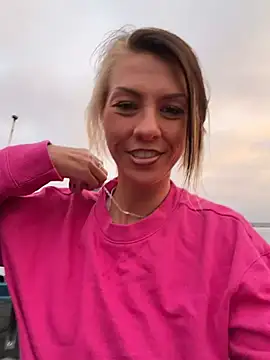 tastemecaroline online show from April 15, 2026, 11:39 am