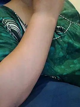 Snapshot of TamilDreamgirl08 chatting on March 28, 2026, 4:06 pm TamilDreamgirl08 online show from March 28, 2026, 4:06 pm