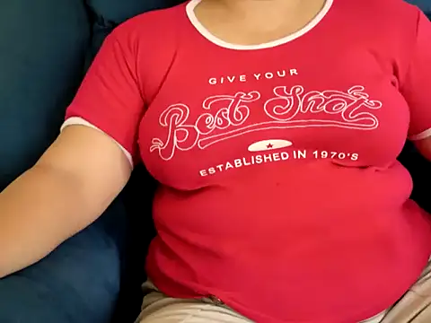 Snapshot of TamilDreamgirl08 chatting on March 31, 2026, 5:19 am TamilDreamgirl08 online show from March 31, 2026, 5:19 am