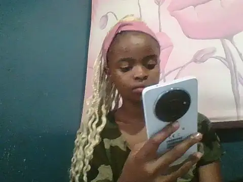 Snapshot of petitemew chatting on March 22, 2026, 3:04 pm petitemew online show from March 22, 2026, 3:04 pm