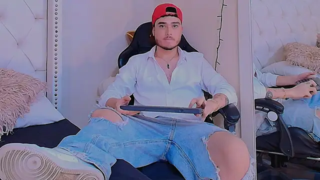 Snapshot of Salvattore_Muller chatting on February 10, 2026, 8:35 pm Salvattore Muller online show from February 10, 2026, 8:35 pm