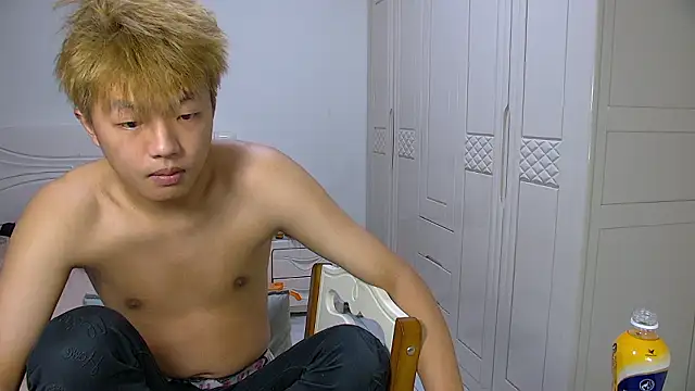 Chocolates-001 online show from February 19, 2026, 5:14 am