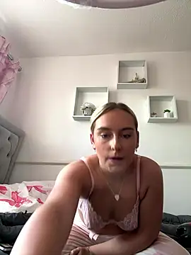 Scarletbx online show from January 15, 2026, 9:58 am