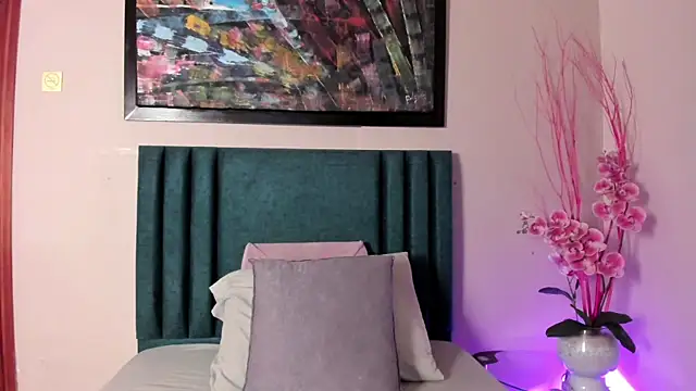 TessaMonroee online show from April 15, 2026, 7:21 pm