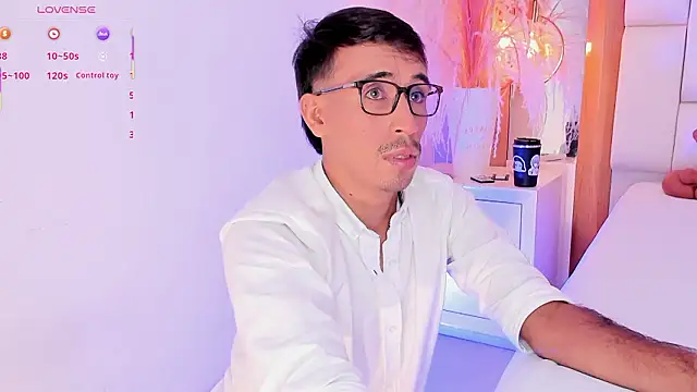 Snapshot of Mr_aronnn_ chatting on February 7, 2026, 1:31 am Mr aronnn online show from February 7, 2026, 1:31 am