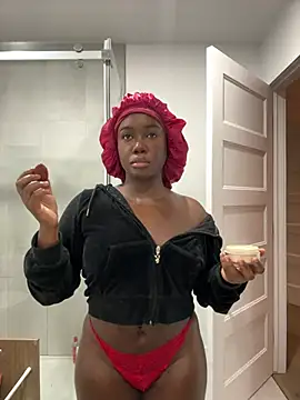 Snapshot of icelyne_2001 chatting on February 19, 2026, 12:39 am icelyne 2001 online show from February 19, 2026, 12:39 am