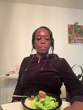 Snapshot of icelyne_2001 chatting on February 28, 2026, 11:39 pm icelyne 2001 online show from February 28, 2026, 11:39 pm