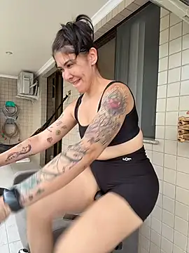 LivA89 online show from February 18, 2026, 7:32 pm