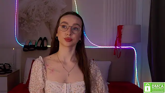 Snapshot of Emily_Simon chatting on February 10, 2026, 5:22 am Emily Simon online show from February 10, 2026, 5:22 am