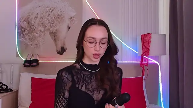 Emily Simon online show from May 14, 2026, 5:03 am
