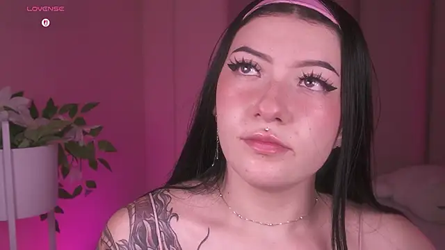 Snapshot of Dolcexx_ chatting on February 27, 2026, 8:09 pm Dolcexx online show from February 27, 2026, 8:09 pm