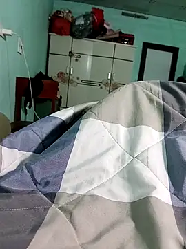 lylinhjim online show from February 1, 2026, 4:49 pm