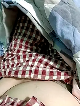 lylinhjim online show from February 3, 2026, 1:26 am