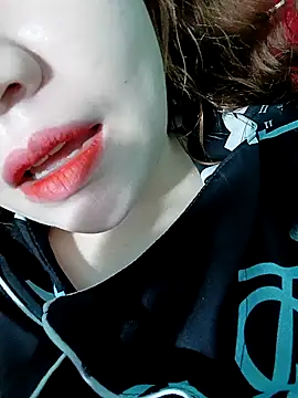 lylinhjim online show from February 10, 2026, 3:43 am