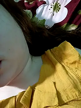 lylinhjim online show from February 27, 2026, 2:11 am