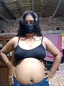 Snapshot of Hot_Sweeti chatting on July 10, 2026, 9:01 am Hot Sweeti online show from July 10, 2026, 9:01 am