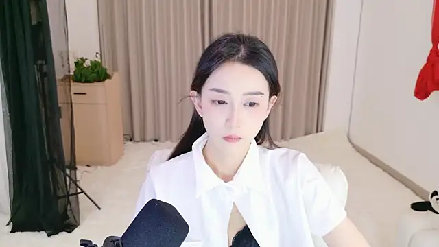 Dancing-Coco12 online show from February 10, 2026, 1:37 pm