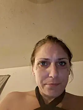Snapshot of LadySn0w26 chatting on April 21, 2026, 1:53 am LadySn0w26 online show from April 21, 2026, 1:53 am