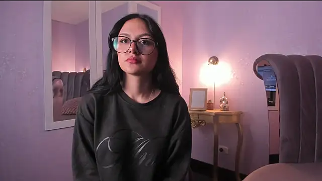 NiccolleHall online show from February 24, 2026, 1:31 pm