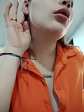 Snapshot of Crystaa12 chatting on February 7, 2026, 12:53 pm Crystaa12 online show from February 7, 2026, 12:53 pm