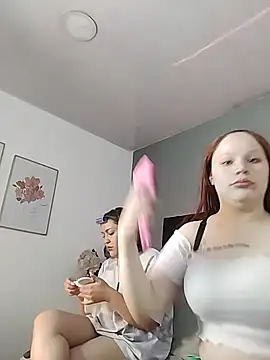 Snapshot of Crystaa12 chatting on February 12, 2026, 12:33 pm Crystaa12 online show from February 12, 2026, 12:33 pm