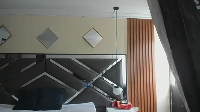 Ambarross  online show from March 27, 2026, 1:33 pm