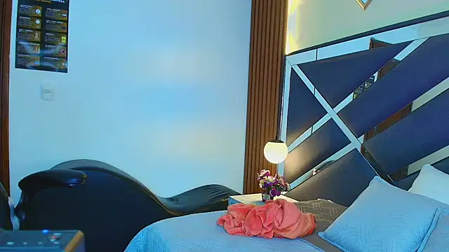 Snapshot of Ambarross_ chatting on April 24, 2026, 2:19 pm Ambarross online show from April 24, 2026, 2:19 pm