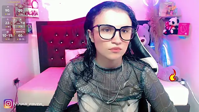 AriaDark online show from May 25, 2026, 9:10 pm