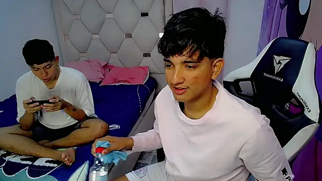 Maxwell boys online show from February 11, 2026, 3:33 am