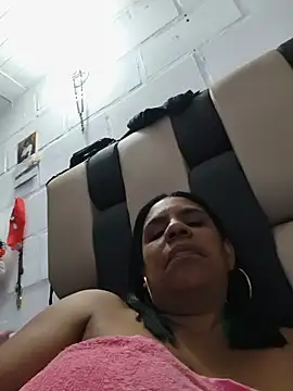 Zeyllyjhonson online show from July 8, 2026, 3:44 am