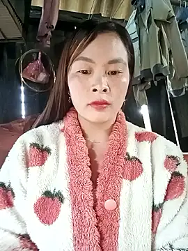 Snapshot of Bling_sexy chatting on January 18, 2026, 12:14 am Bling sexy online show from January 18, 2026, 12:14 am