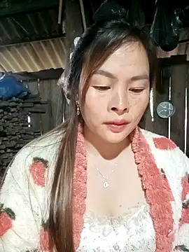 Snapshot of Bling_sexy chatting on January 19, 2026, 12:25 am Bling sexy online show from January 19, 2026, 12:25 am