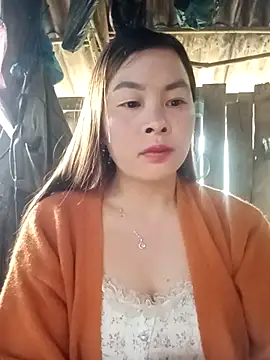 Snapshot of Bling_sexy chatting on February 5, 2026, 2:16 am Bling sexy online show from February 5, 2026, 2:16 am