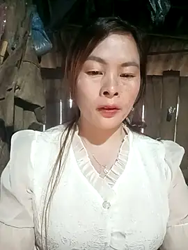 Snapshot of Bling_sexy chatting on February 8, 2026, 2:04 am Bling sexy online show from February 8, 2026, 2:04 am