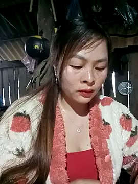 Snapshot of Bling_sexy chatting on February 13, 2026, 12:17 am Bling sexy online show from February 13, 2026, 12:17 am