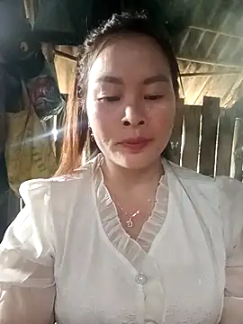 Snapshot of Bling_sexy chatting on February 16, 2026, 1:13 am Bling sexy online show from February 16, 2026, 1:13 am