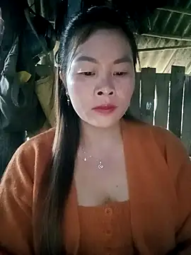 Snapshot of Bling_sexy chatting on February 19, 2026, 1:34 am Bling sexy online show from February 19, 2026, 1:34 am