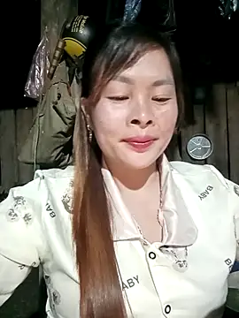 Snapshot of Bling_sexy chatting on February 28, 2026, 12:50 pm Bling sexy online show from February 28, 2026, 12:50 pm